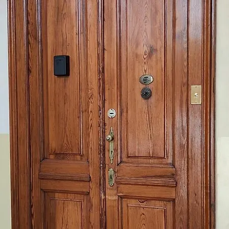 Appartement In Piazza Bernini In Bernini Square