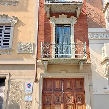 In Piazza Bernini In Bernini Square