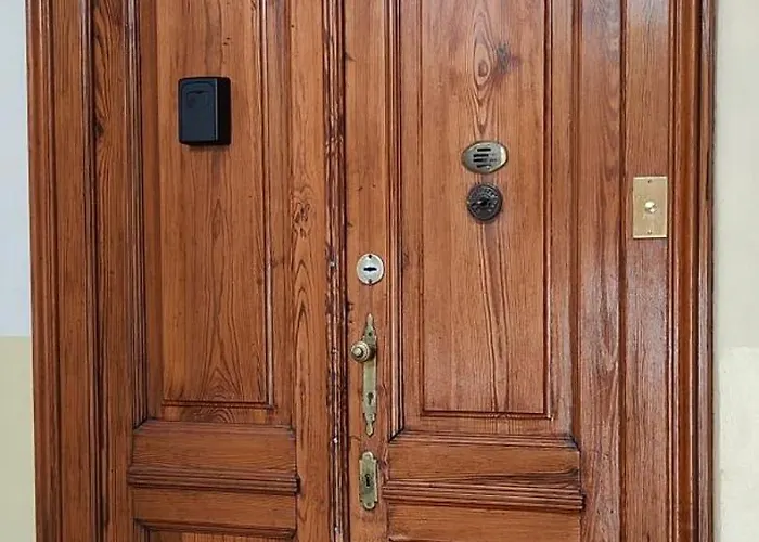 Appartement In Piazza Bernini In Bernini Square